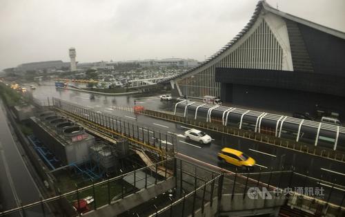 台风“利奇马”袭台 桃园机场共取消延误485班次