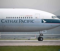 国泰客机氧气瓶被排气事件 两航班机组人员暂停职
