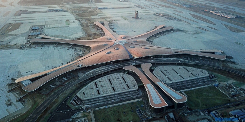 北京大兴机场正式投运 “双机场”运营开启区域航空新格局