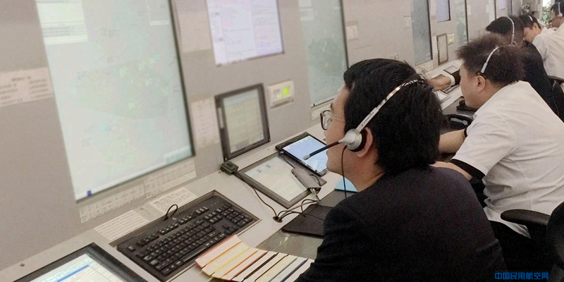 新疆空管局管制员复杂天气保障纪实