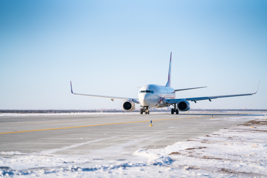 内蒙古民航机场集团“三北地区”第一条等长度支线机场新建平行滑行道投入使用