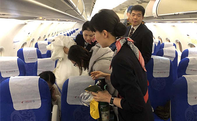 飞机上旅客突发碱中毒 东航西北分公司妥善处置