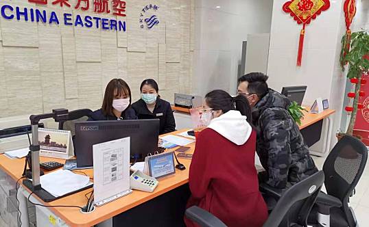 东航安徽春节期间为旅客提供机票办理和咨询服务