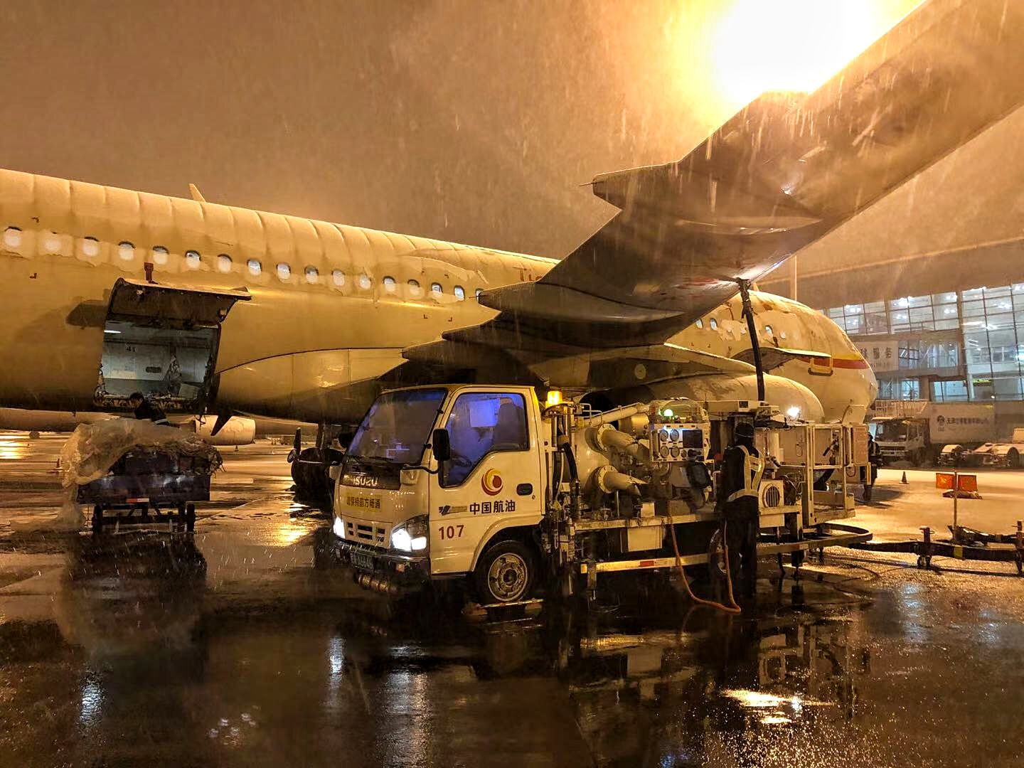 中国航油天津分公司沉着应对战“疫”关键时刻的降雪天气