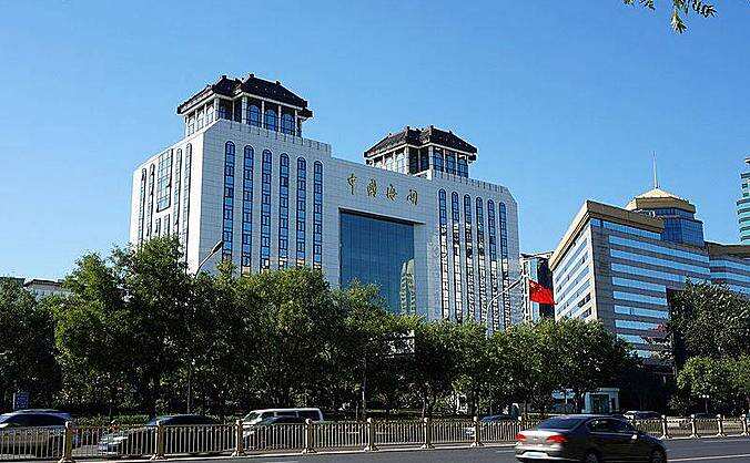 进行健康申报近日以来,新冠肺炎疫情在日本,韩国,伊朗等国家相继发生