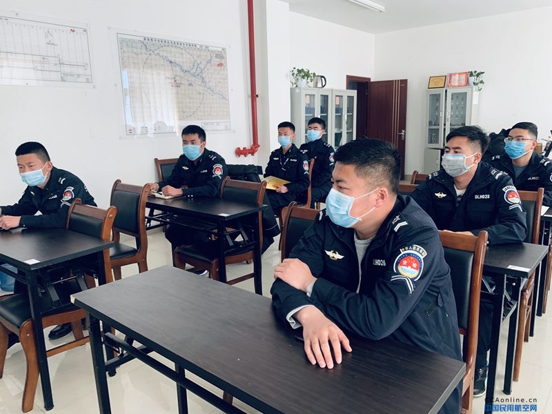 复工复产 —— 德令哈机场开展消防安全检查及专项培训