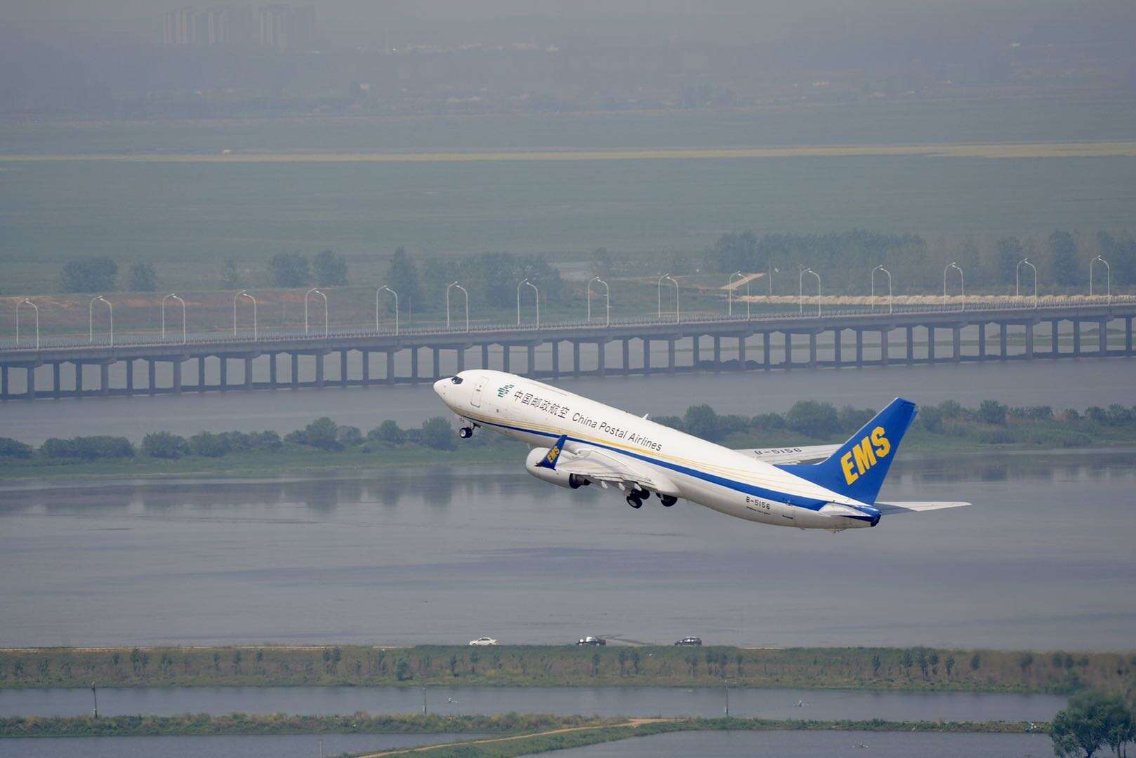 湖北空管分局保障首批湖北援黑龙江货运航班