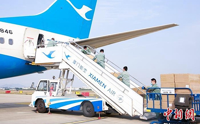 厦航执行首个飞往菲律宾“客改货”航班，满载防疫物资