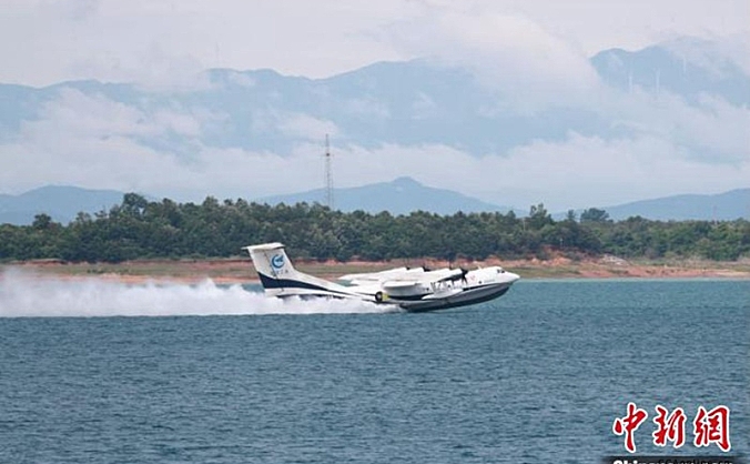 AG600飞机在湖北荆门顺利完成水上试飞