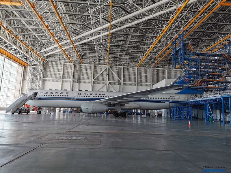 南航大兴机库接受大兴机场监管局现场监察，系亚洲跨度和单体建设规模最大的机库