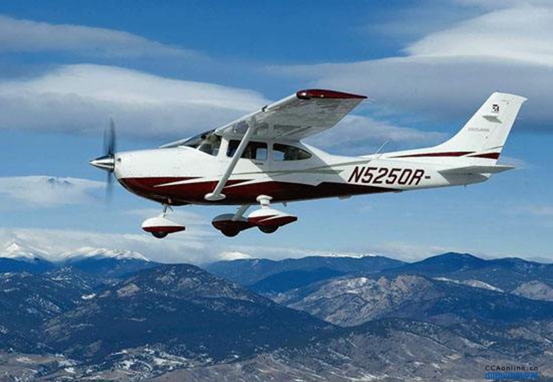 美国加州北部附近海域一小型飞机坠毁 机上2人死亡