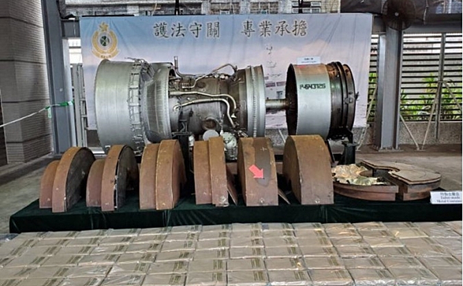 香港海关在一个货柜中的飞机引擎中查获二百余公斤可卡因