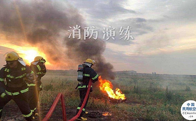 襄阳机场消防支队开展飞行区灭火演练