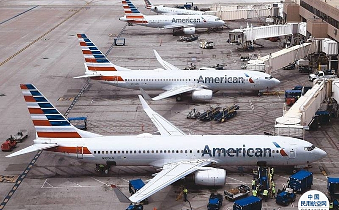 周末两天超1600航班被取消，上万航班被延误，美国航空业遭天气打击