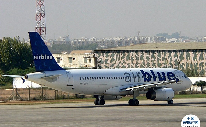 巴基斯坦民航局宣布禁止持假驾照的飞行员上岗，5名官员被停职调查