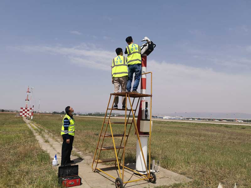 内蒙古：气象台抢修08号大气透射仪