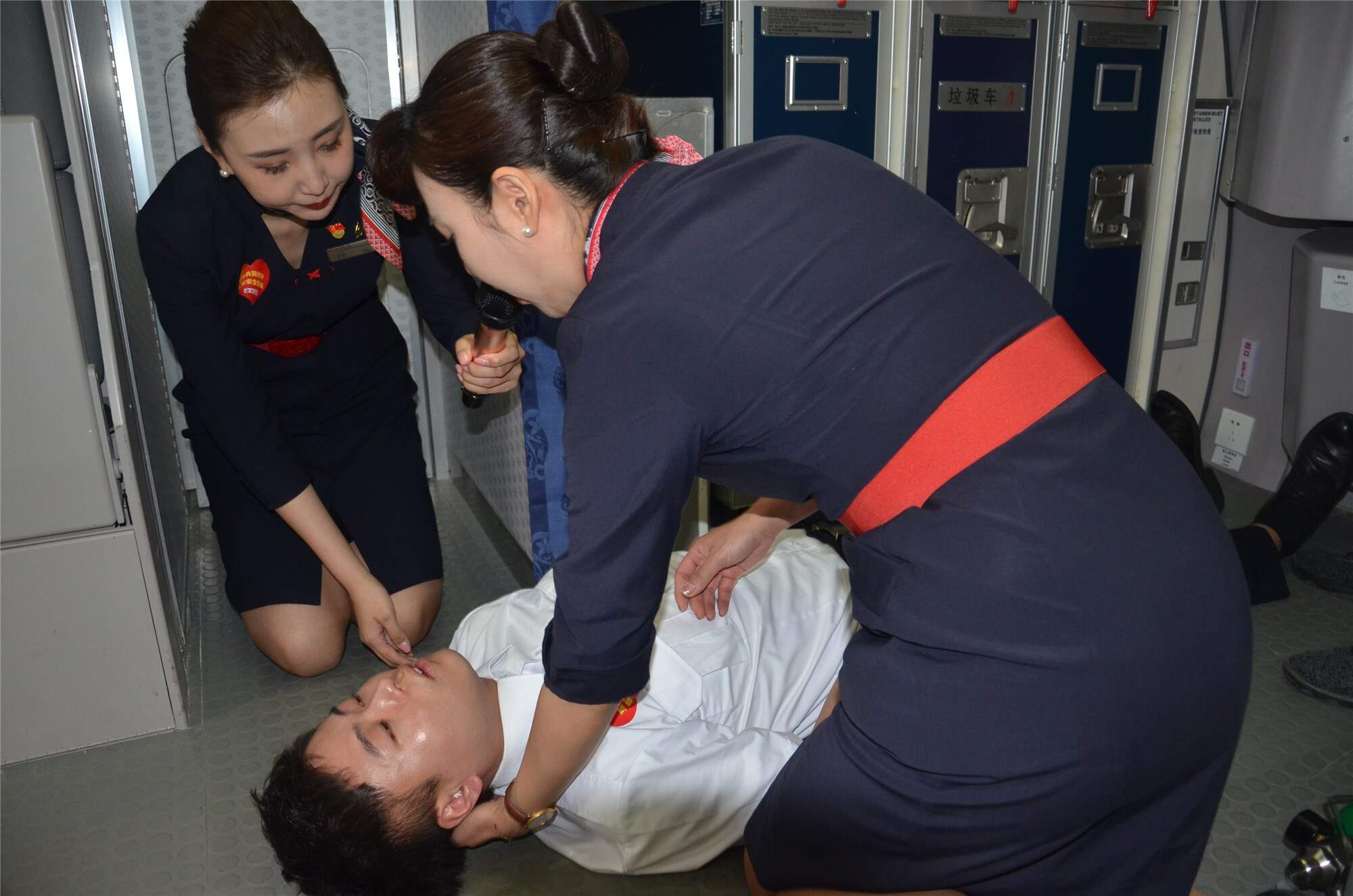 东航西北空勤单位开展消除事故隐患筑牢安全防线联合演练