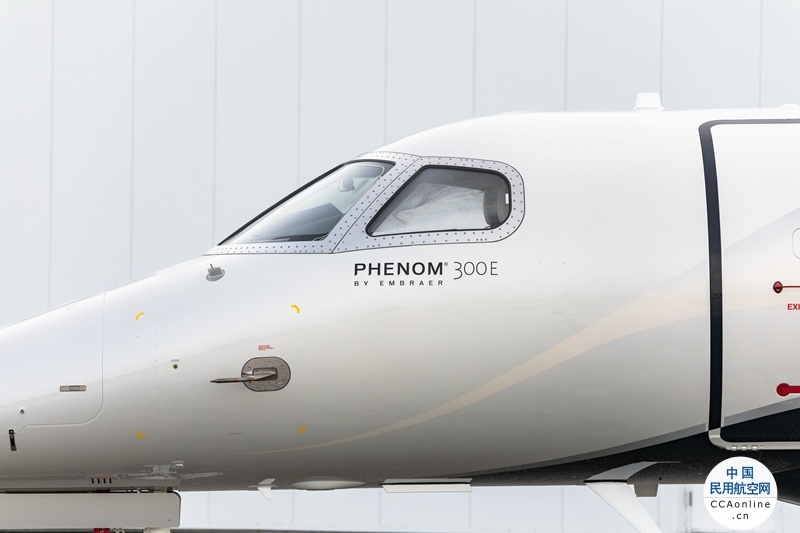 巴航工业按期交付首架新升级版飞鸿300E公务机