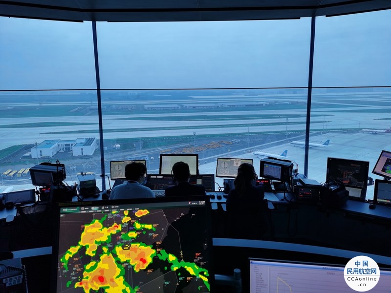 首都大兴两机场强雷雨 华北空管优先保障两架活体运输航班起飞