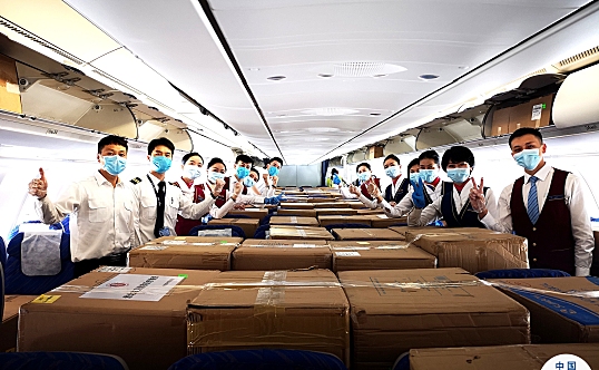 南航机长与“口罩航班”：“每一只口罩 、手套、防护服仿佛都有心跳”