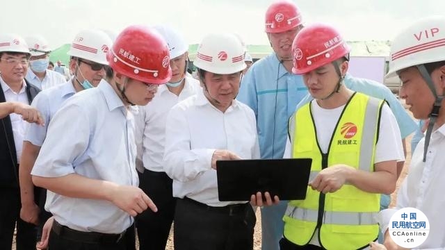 中国民航局局长冯正霖一行调研鄂州机场建设