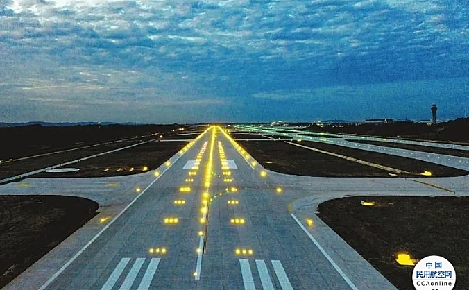 天府机场西一跑道完工亮灯，技术创下国内多个第一，12月开展试飞