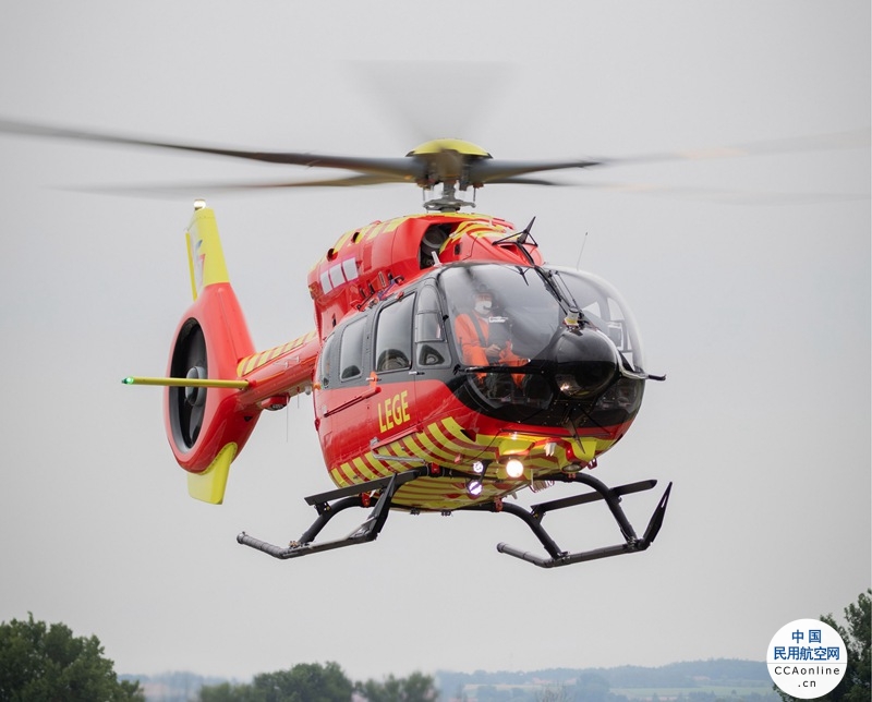 挪威空中救护基金会接收全球首架空客五桨叶H145直升机