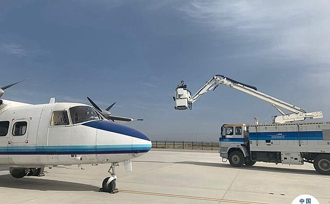 且末机场开展"冬季除冰雪"演练