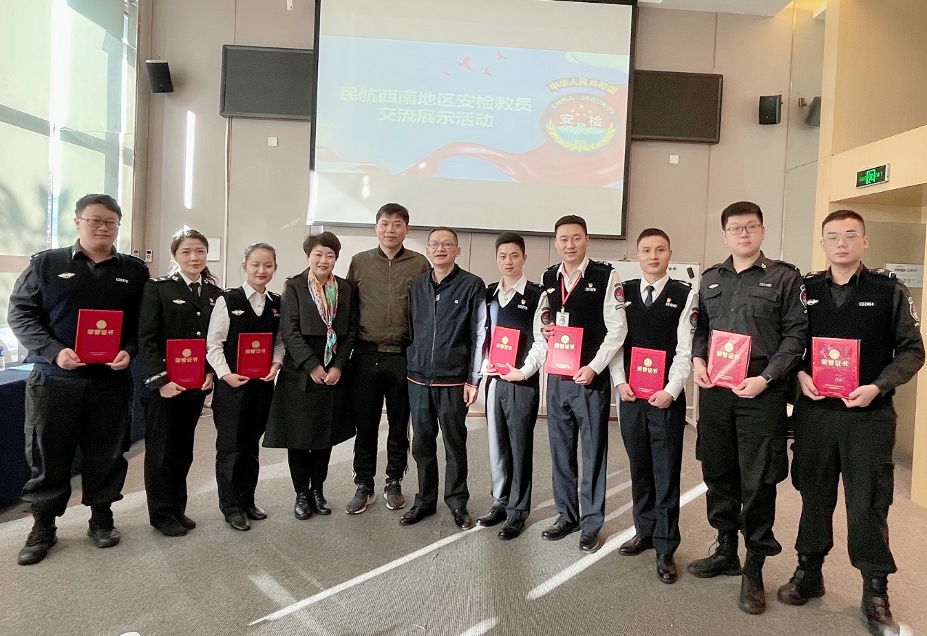 双流机场安检站荣获西南地区安检教员展示交流活动八个奖项