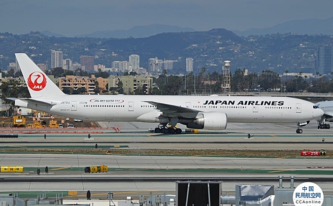日本航空一客机因引擎故障紧急返航