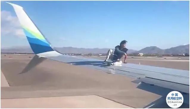 一男子拉斯维加斯机场爬待飞客机机翼“闹事”，随后被逮捕送医
