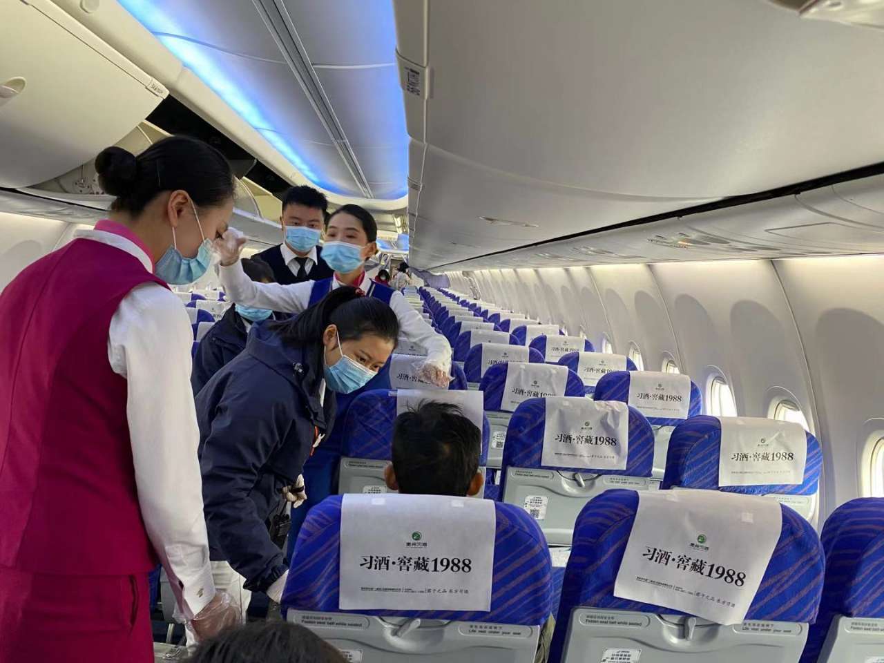人民航空为人民：贵州旅客机上吐血不止 南航紧急救护延误25分钟