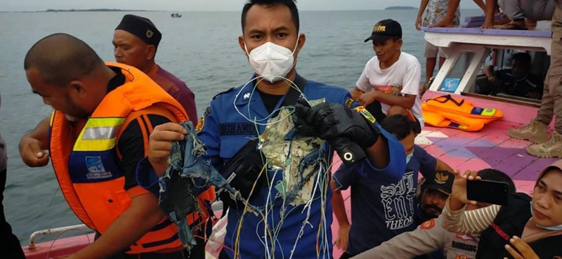 印尼失联客机坠毁，目击者称飞机起飞后爆炸 机上62人 无中国籍旅客