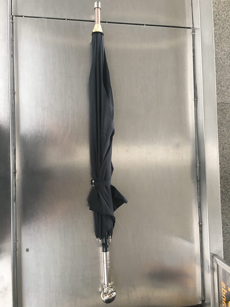 三亚机场安检查获“剑伞” 涉事旅客已被公安控制
