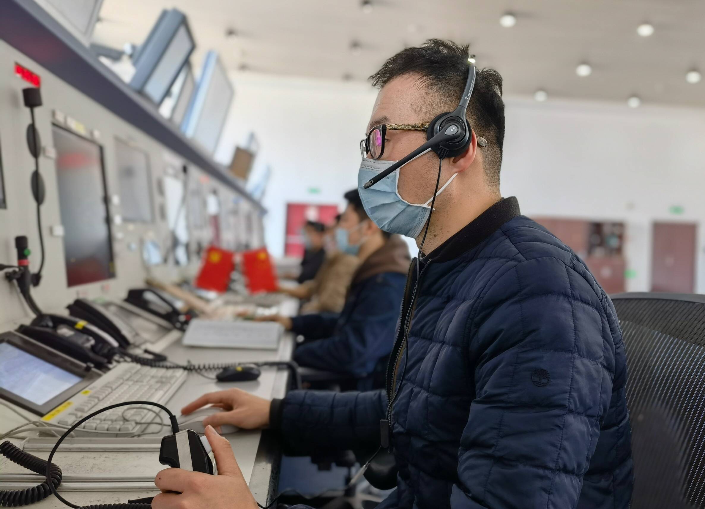 民航湖北空管分局保障载有危重病人的航班优先着陆