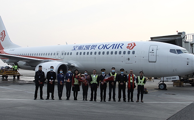 奥凯航空公司领导春节赴一线慰问职工