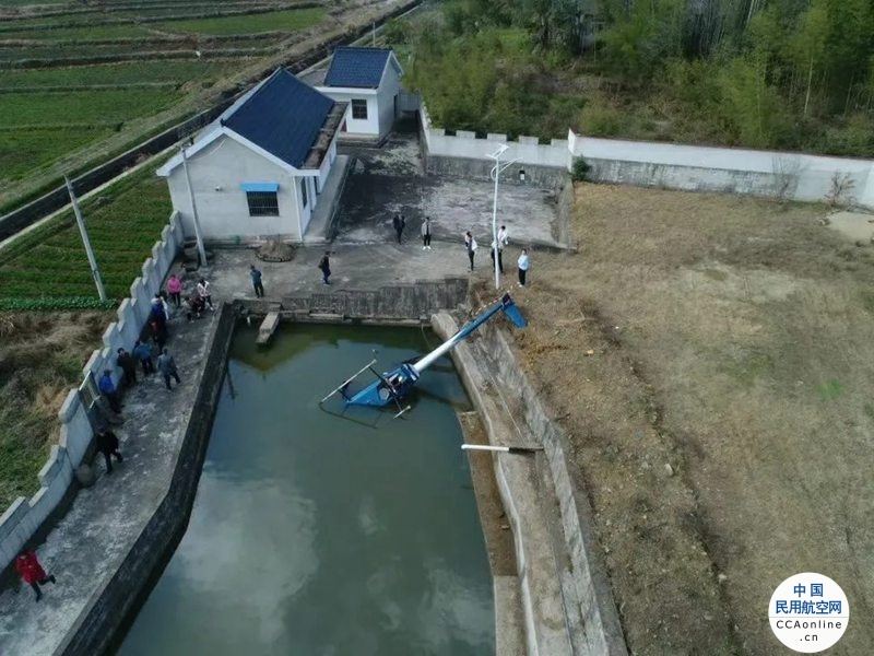 安徽宁国一直升飞机落入水池，当地一机场回应称是个人黑飞