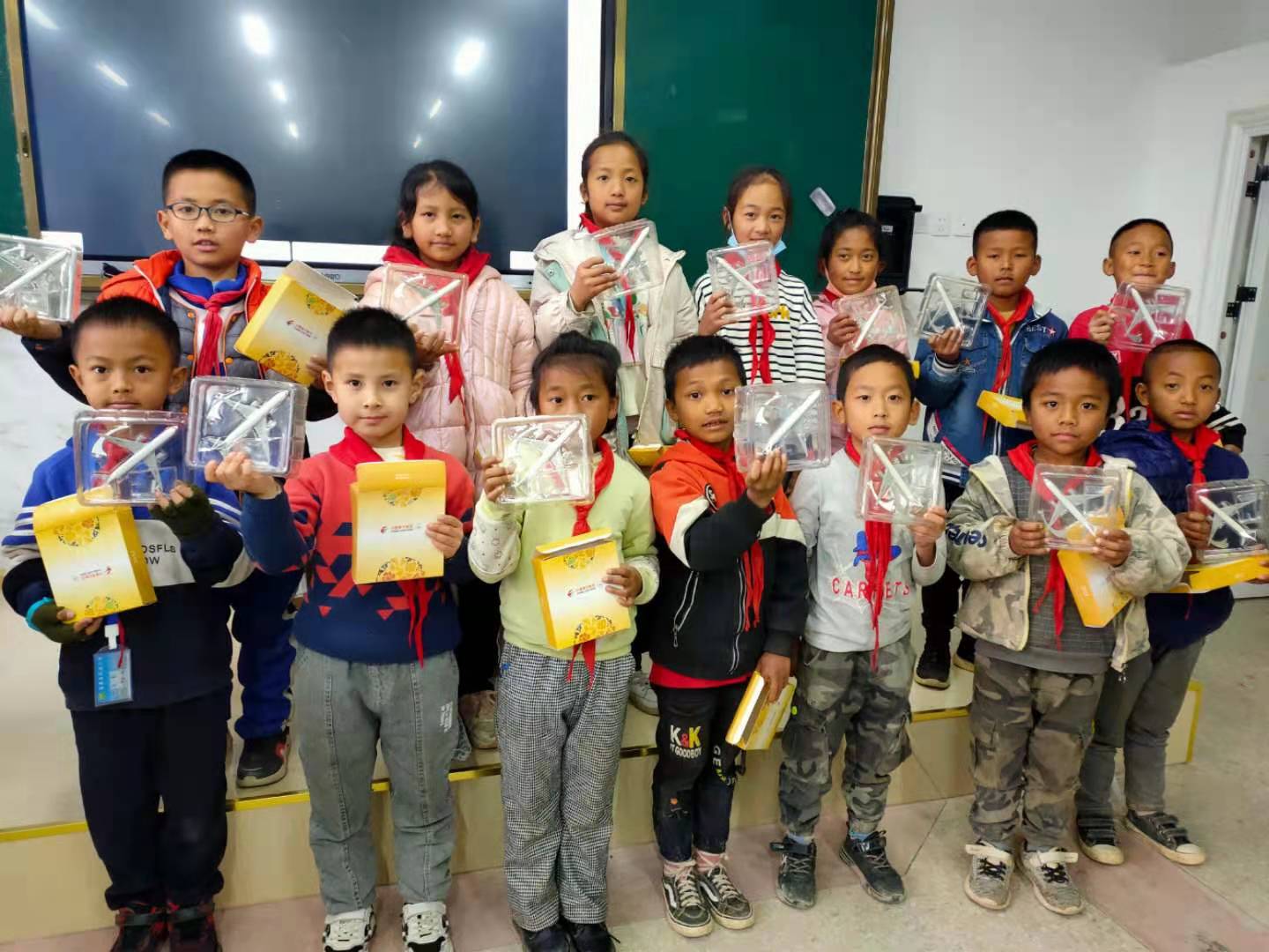 爱在东航，情系沧源——中国东方航空飞行部为孩子们送去新春祝福