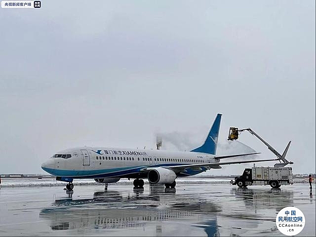 哈尔滨机场开放恢复运行 43架航班因雪取消