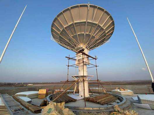 银川机场空管气象雷达主机设备吊装圆满完成