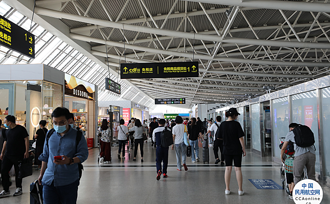 11日零时起 飞抵三亚机场的旅客须持48小时内核酸检测报告