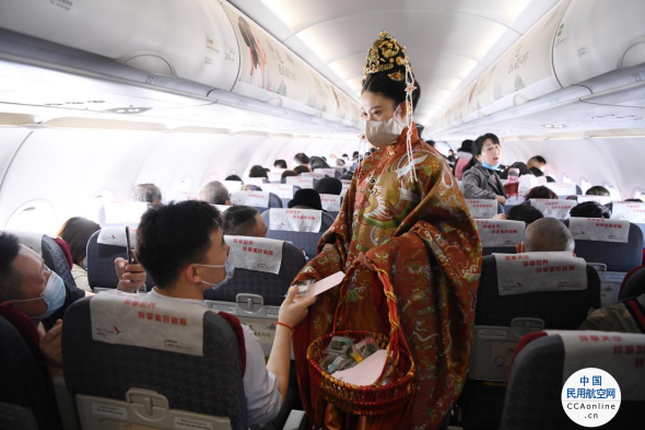 三月初三湖南航空姐着汉服惊艳亮相 万米高空与乘客共品传统文化盛宴