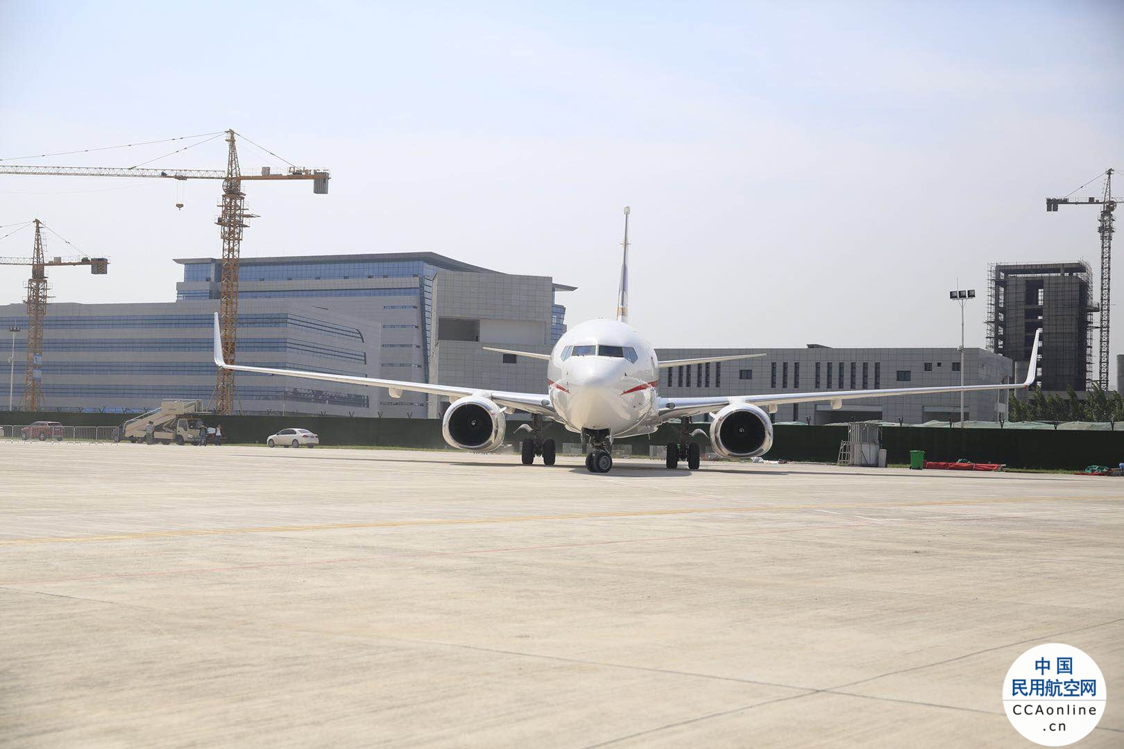 郑州打造国际性交通门户枢纽：实施郑州机场三期工程、适时启动郑州第二机场规划选址