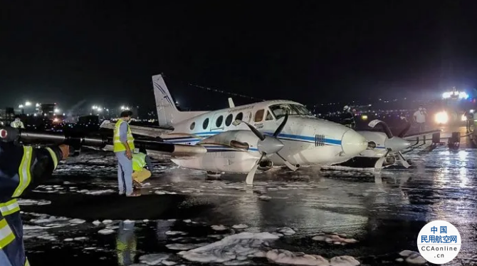 印度一载有新冠病患的飞机起飞后轮子掉落，在机场紧急迫降