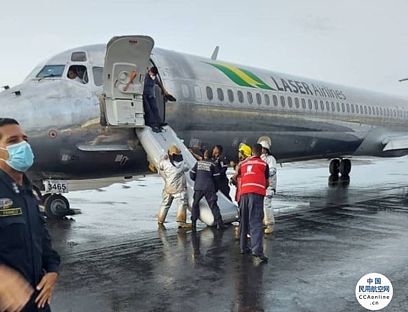 委内瑞拉客机降落时发动机起火 旅客紧急疏散