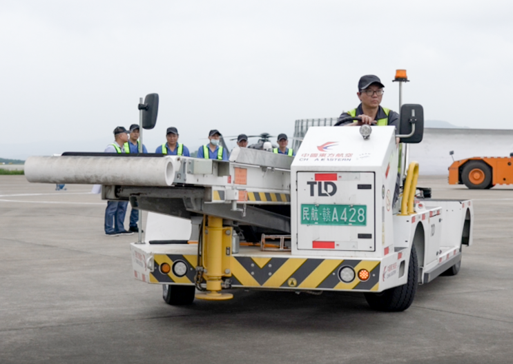 岗位练兵提能力厉兵秣马迎百年东航江西分公司举办2021年特种车辆岗位