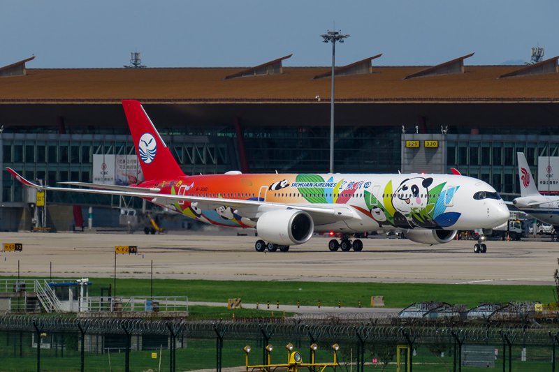 天津机场迎来首班A350客机
