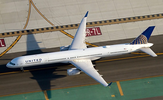 美联航将允许乘客在飞行前在网上预购食品和零食