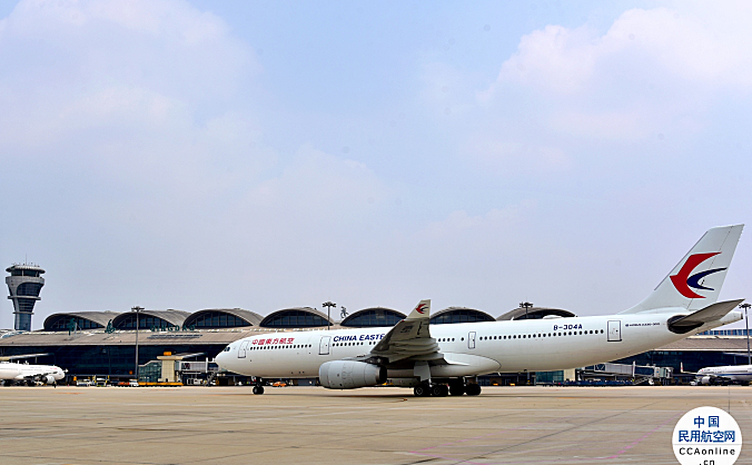 东航A330宽体客机抵达青岛流亭、晚间转场胶东机场