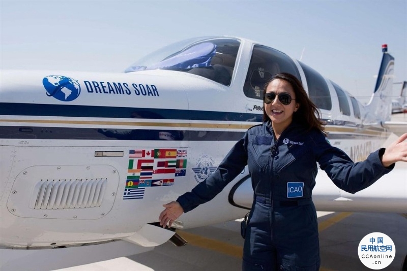 驾超轻型飞机 挑战世界纪录 19岁少女拟独飞绕地球
